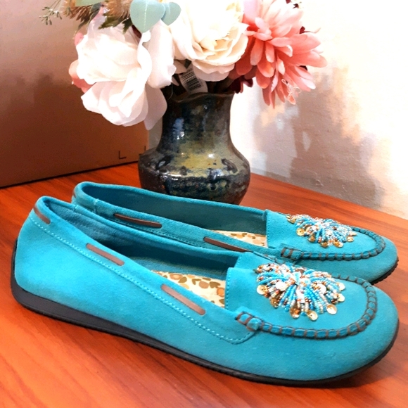 Moody Blue Women's Flats - Picture 2 of 2